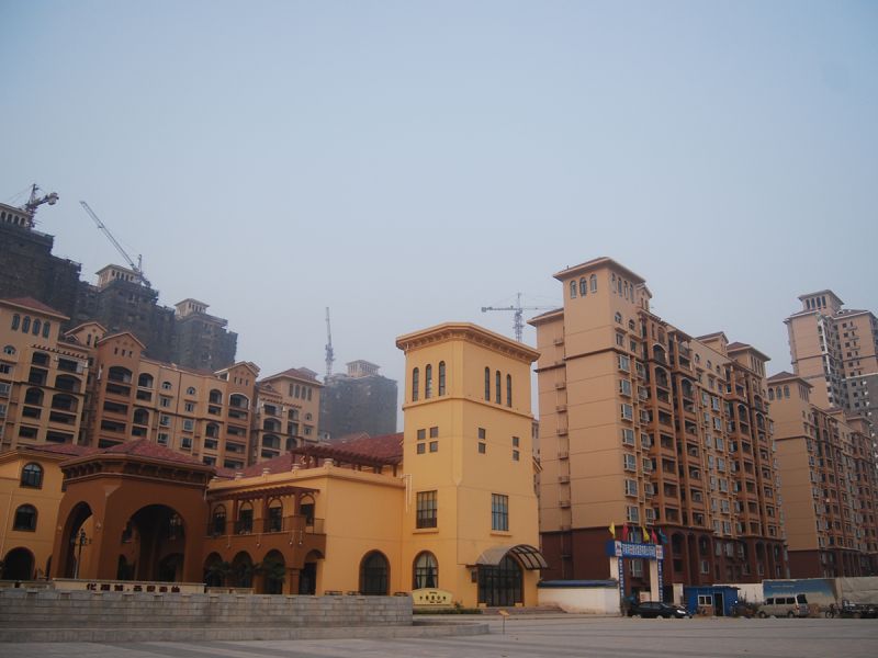 華強(qiáng)城一期二標(biāo)段工程（2010年省文明工地、省“結(jié)構(gòu)中州杯”工程）